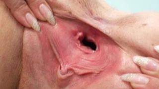 Amateur mama Magda spreads cunny up close Thumbnail